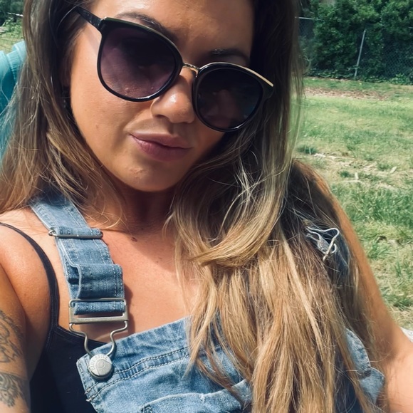 Meet your Posher, Kassidy - Picture 2 of 3